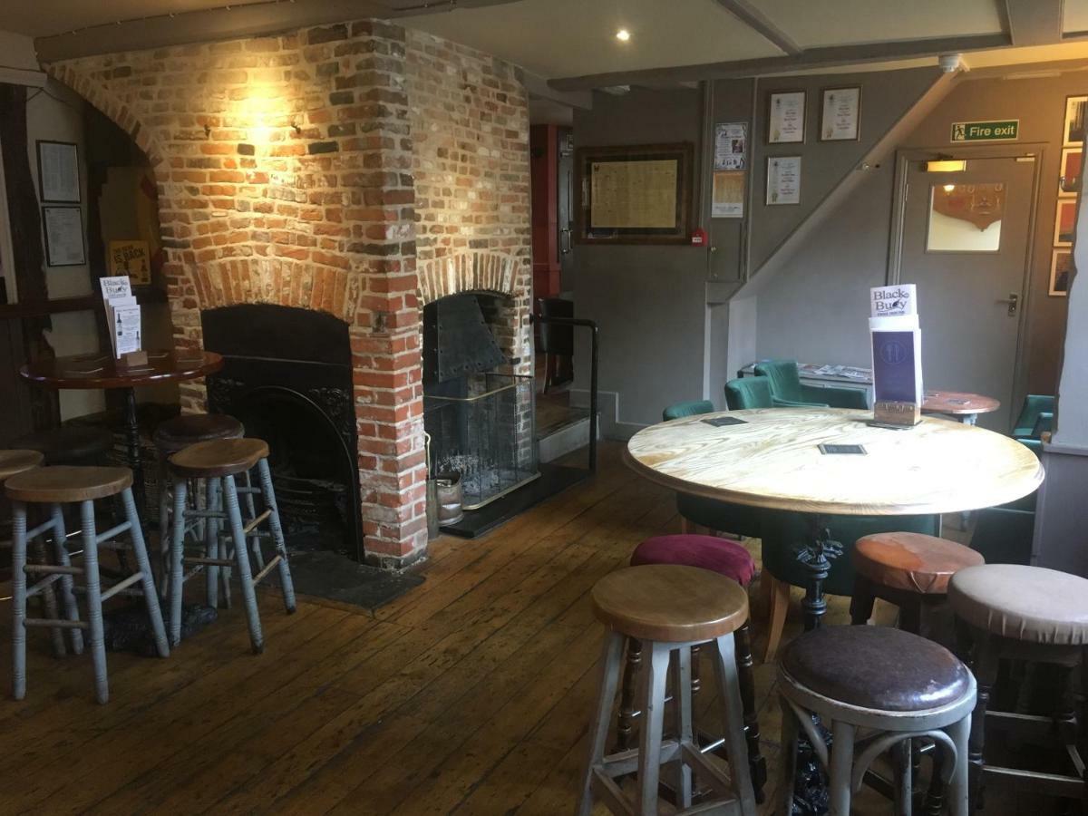 Black Buoy Inn Wivenhoe 外观 照片