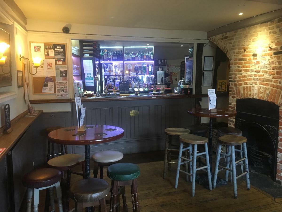 Black Buoy Inn Wivenhoe 外观 照片